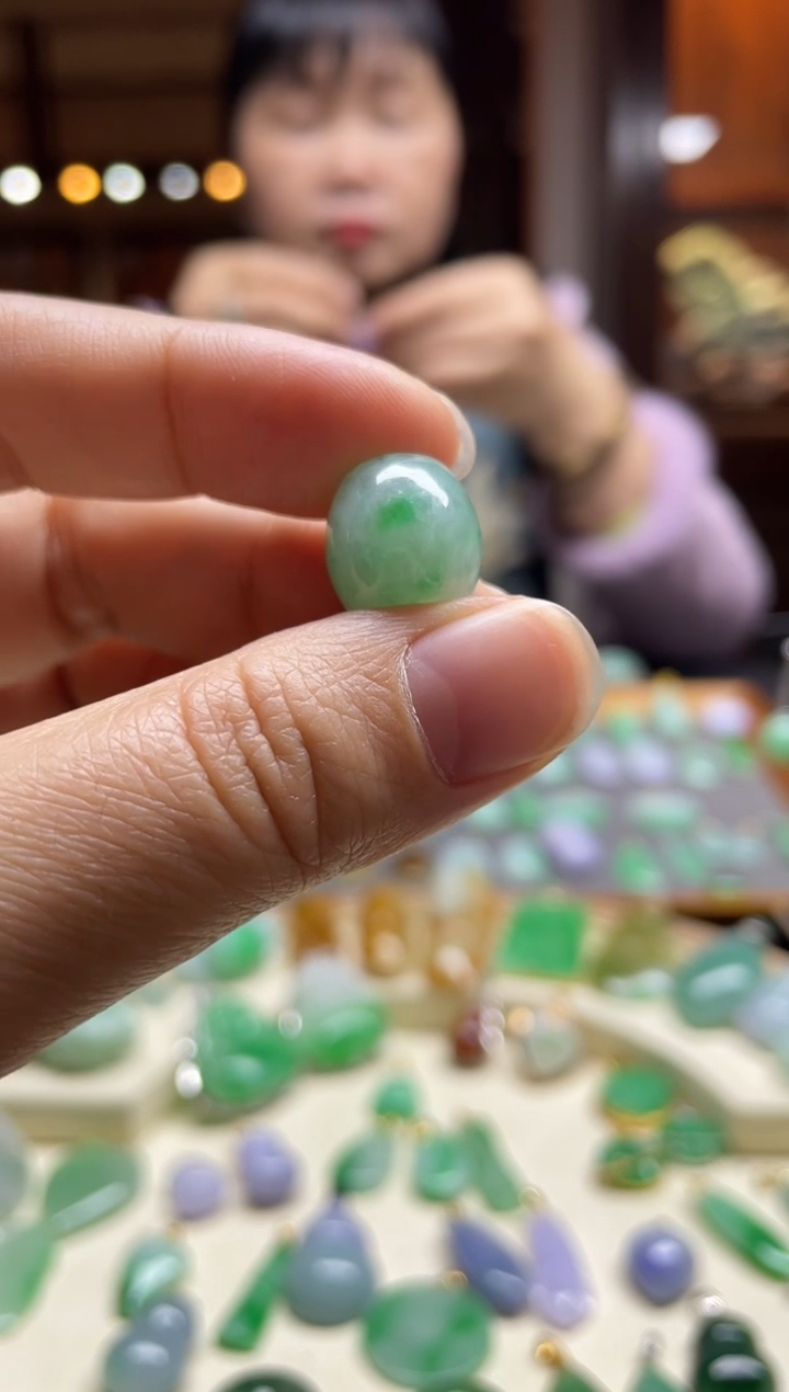 【闪购商品】翡翠颈饰未镶嵌路路通