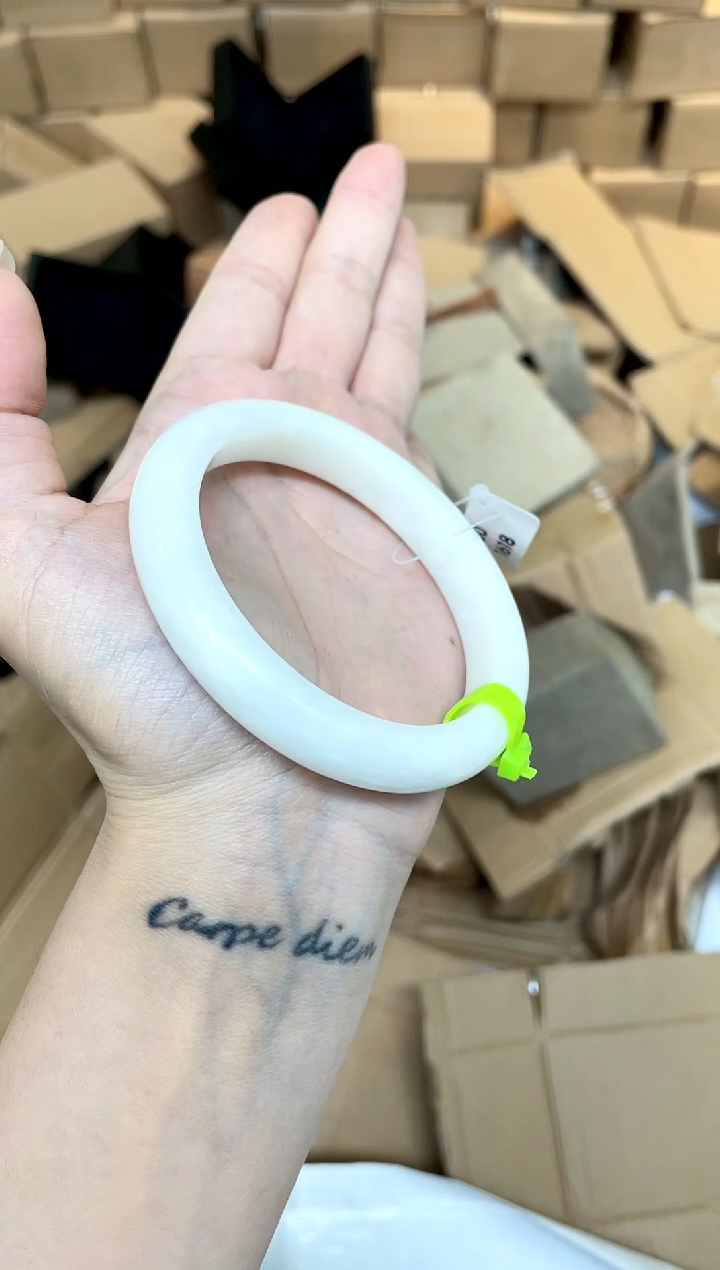 和田玉手镯未镶嵌666-60