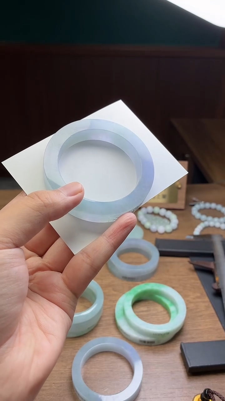 未镶嵌手镯定制翡翠J****姐定制