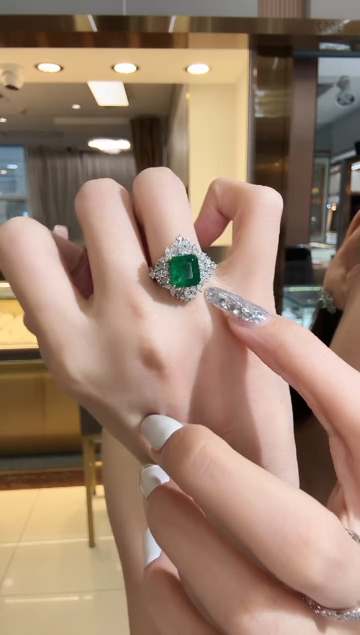 铂Pt950镶嵌戒指祖母绿吉尔德2.89ct