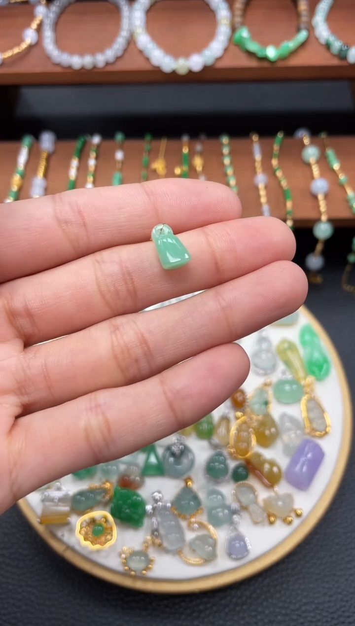 【闪购商品】翡翠吊坠(不含链)18K金镶嵌一个  JK625