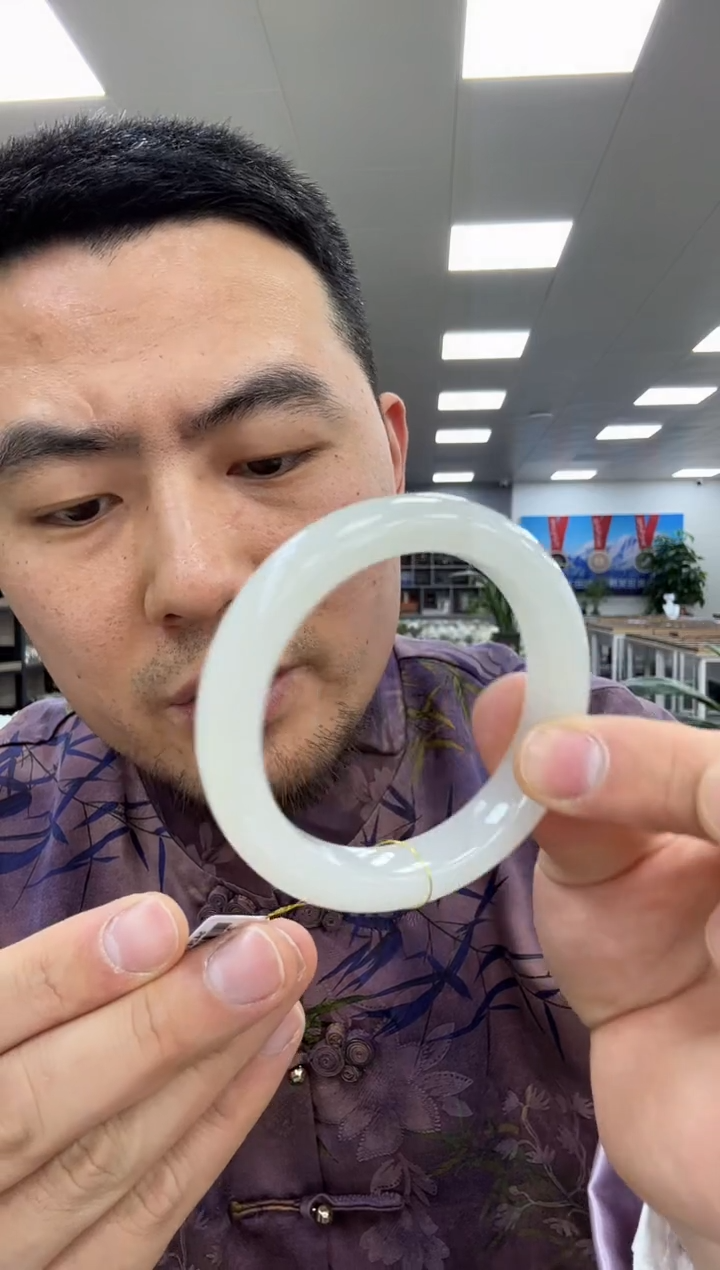 【闪购商品】和田玉手镯未镶嵌53-54  109