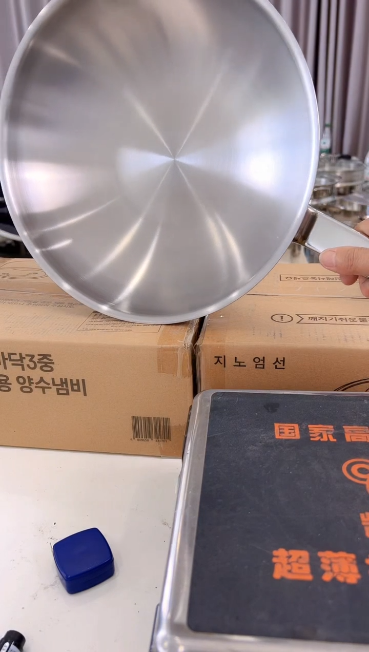 钛30cm 炒锅 高度8.5cm 型号D11 可选玻璃盖或者钢盖 请备注