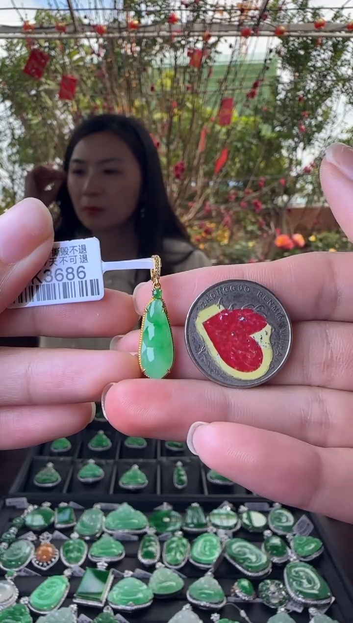 【闪购商品】翡翠颈饰18K金镶嵌DK3686 阳绿富贵豆（活动扣头）