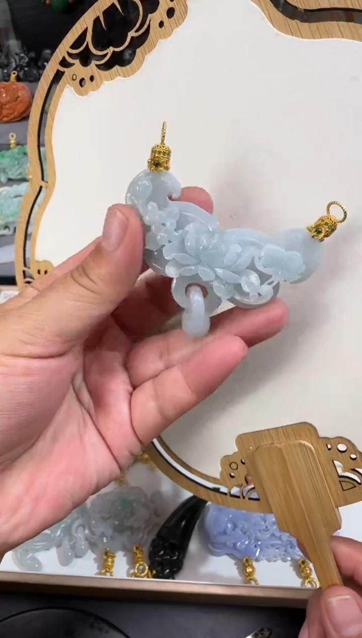 【闪购商品】翡翠颈饰未镶嵌牌子