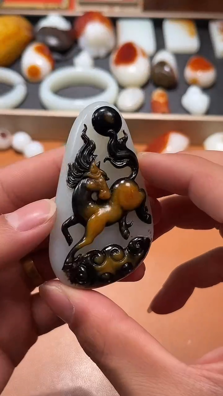 未镶嵌和田玉把件行***。和田玉