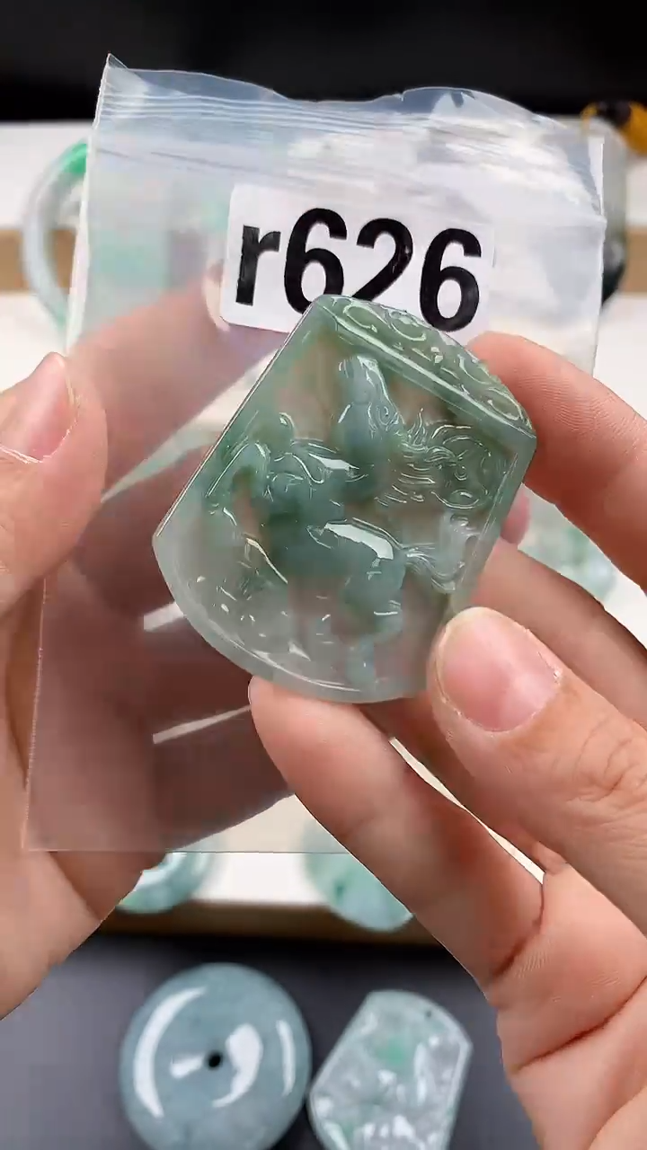 颈饰未镶嵌翡翠天然翡翠吊坠挂件