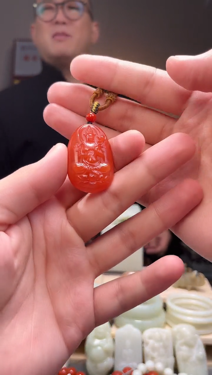 颈饰未镶嵌南红玛瑙吊坠