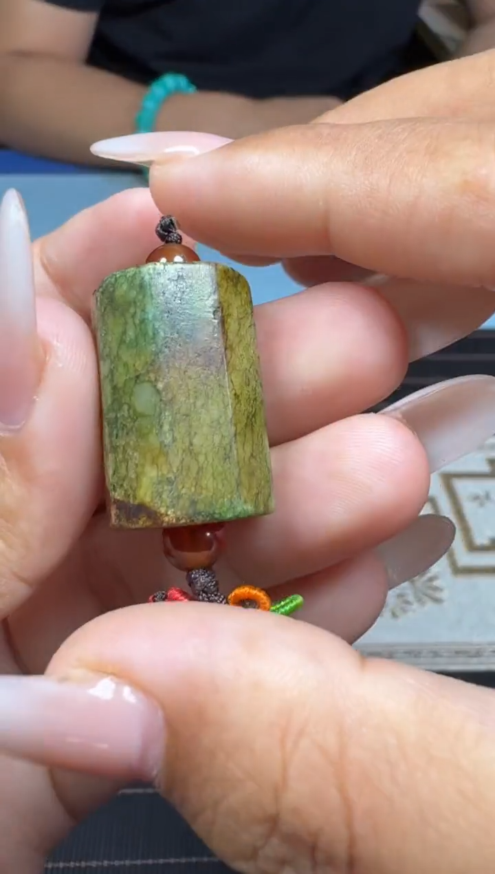 和田玉未镶嵌颈饰1