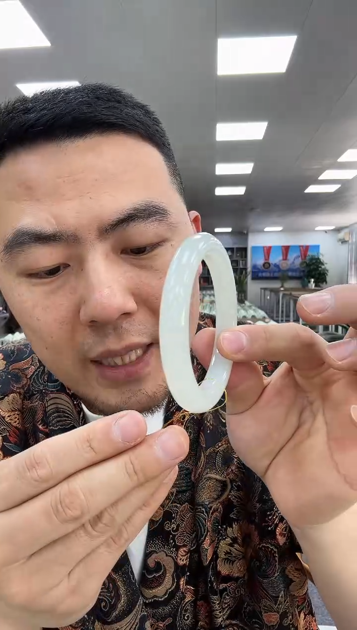 【闪购商品】和田玉手镯未镶嵌59  272