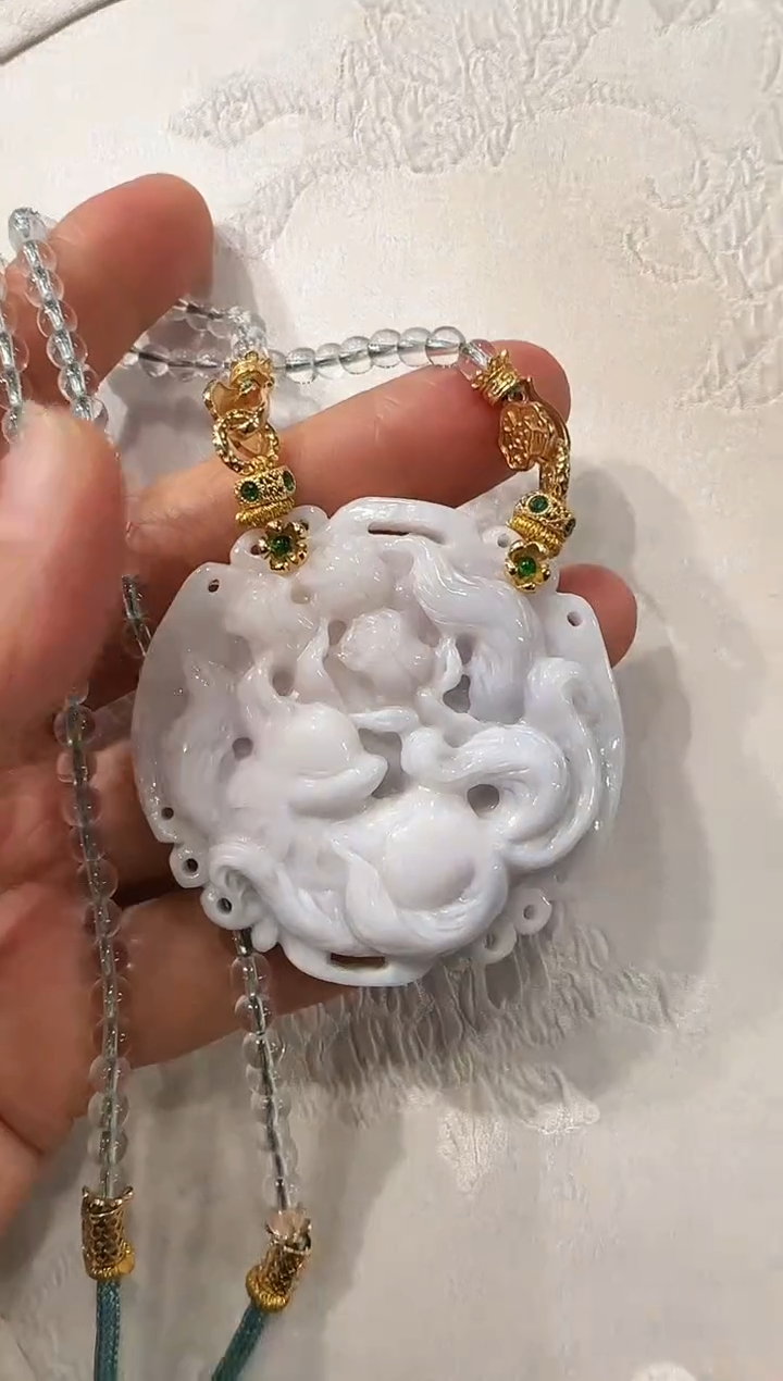 翡翠未镶嵌颈饰国风