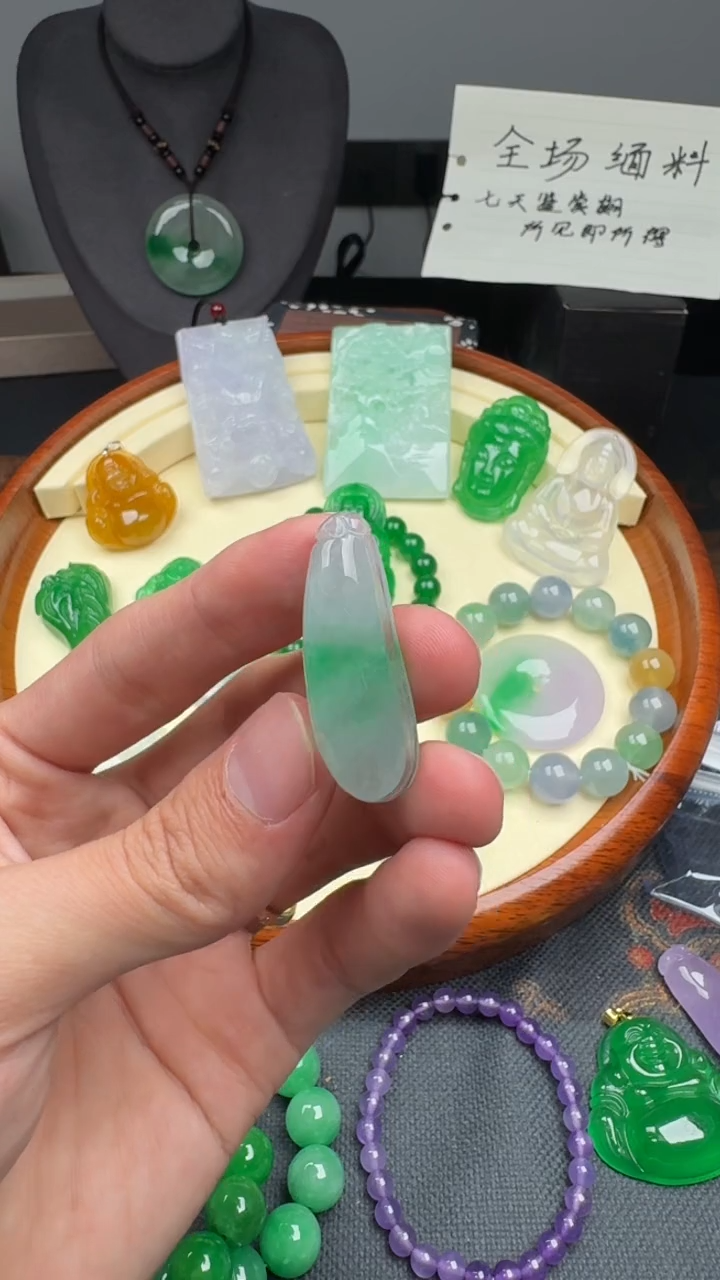 颈饰未镶嵌翡翠福瓜吊坠（多样性发货）