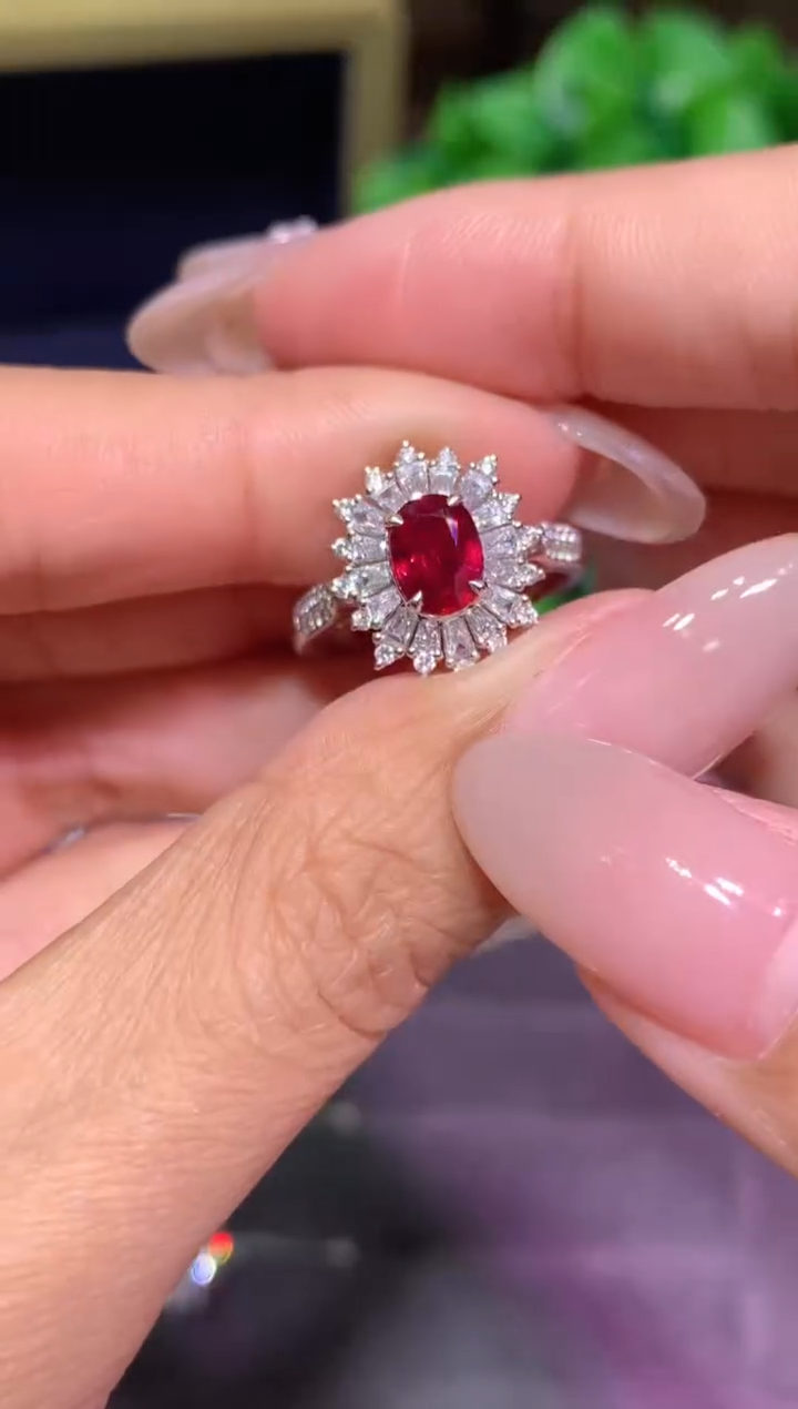 18K金镶嵌戒指红宝石1.04CT