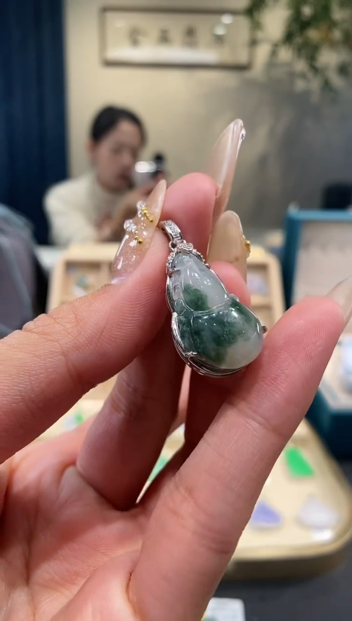 【闪购商品】翡翠吊坠(不含链)银S925镶嵌葫芦