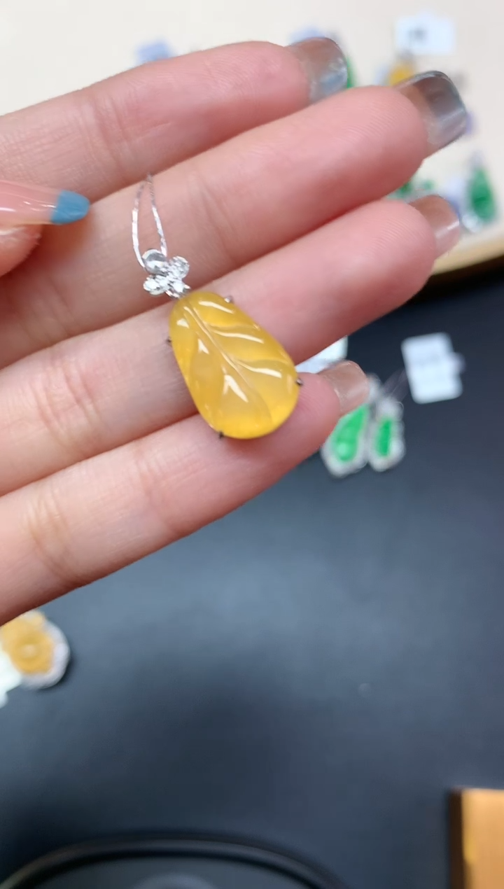 【闪购商品】翡翠吊坠(不含链)18K金镶嵌吊坠A176|3980