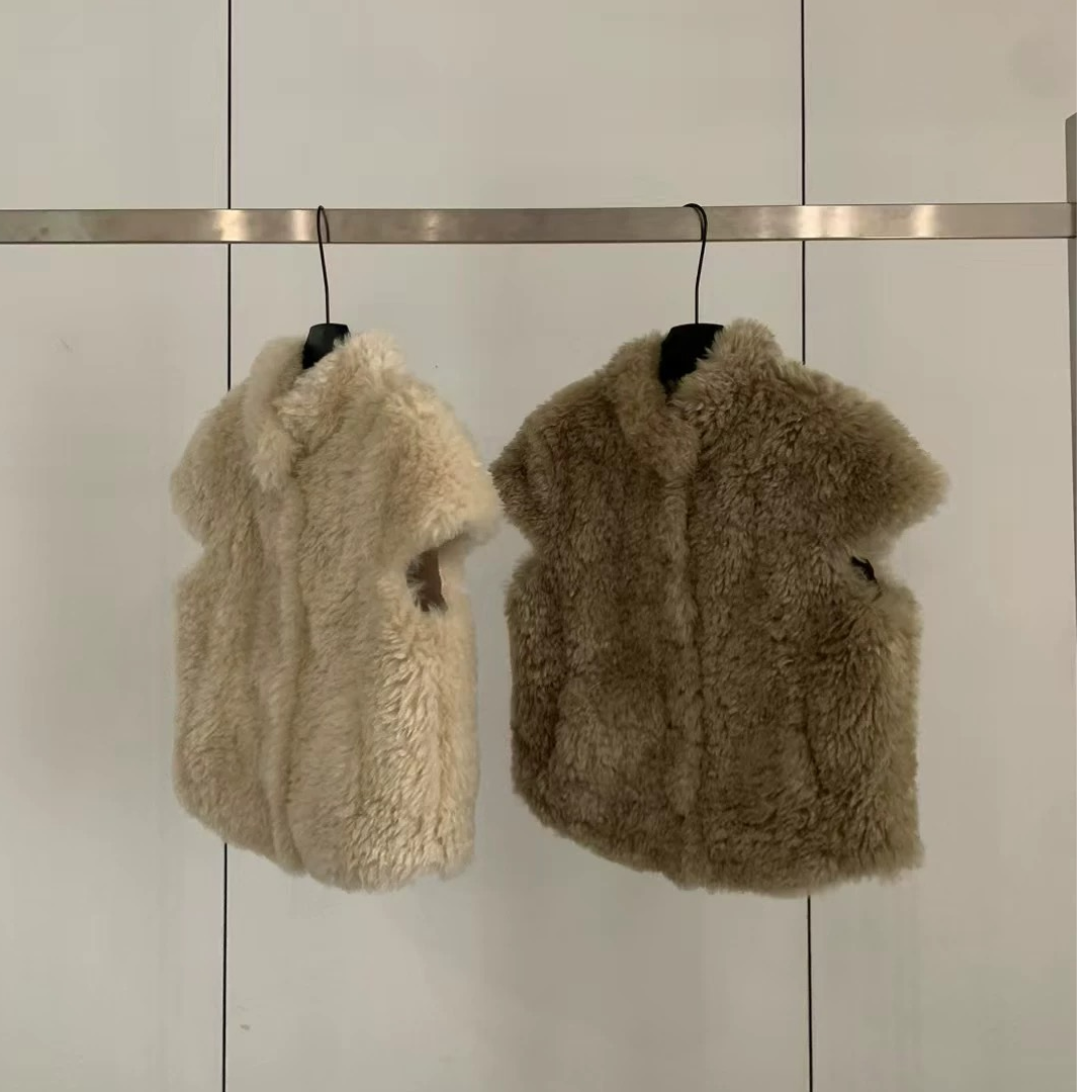 Aura【韩女秘籍】冬季设计感韩系简约百搭显瘦仿羊羔绒皮毛一体马甲