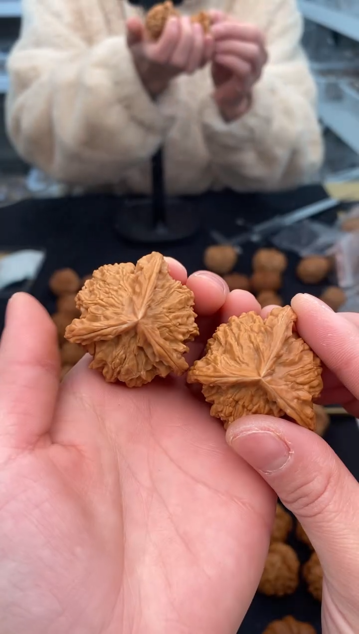 【闪购商品】文玩核桃把件盘山奔39-t675