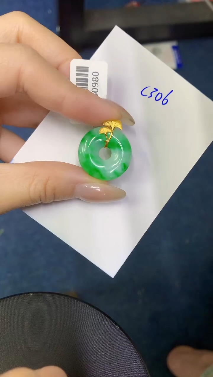 翡翠18K金镶嵌颈饰缅甸天然翡翠A货