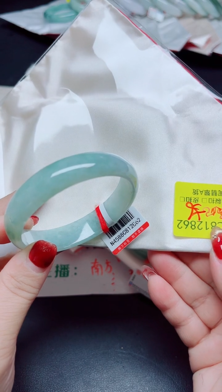 【闪购商品】翡翠手镯未镶嵌56贵妃/12862