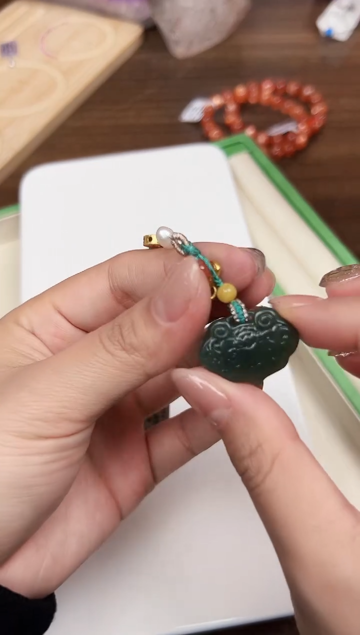 未镶嵌和田玉挂件悦3679