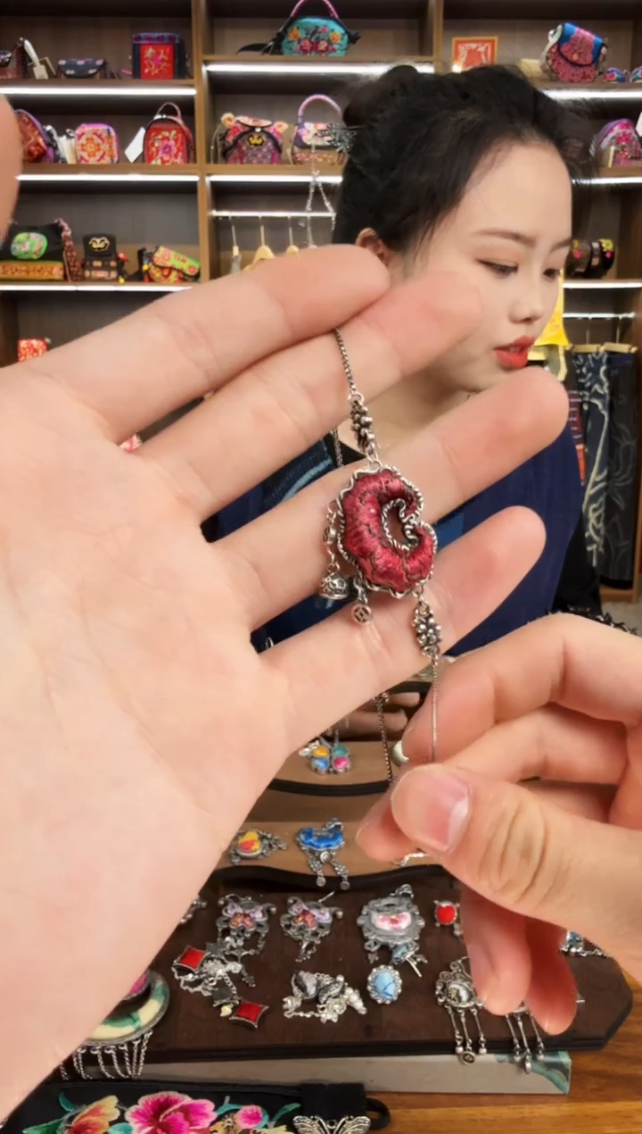 【闪购商品】织绣30蒙阿苏苗绣传承