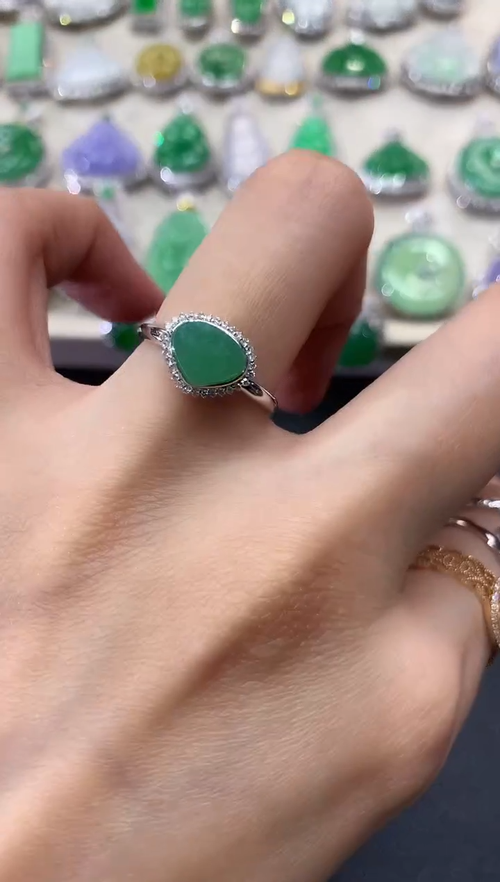 【闪购商品】翡翠戒指18K金镶嵌a16          