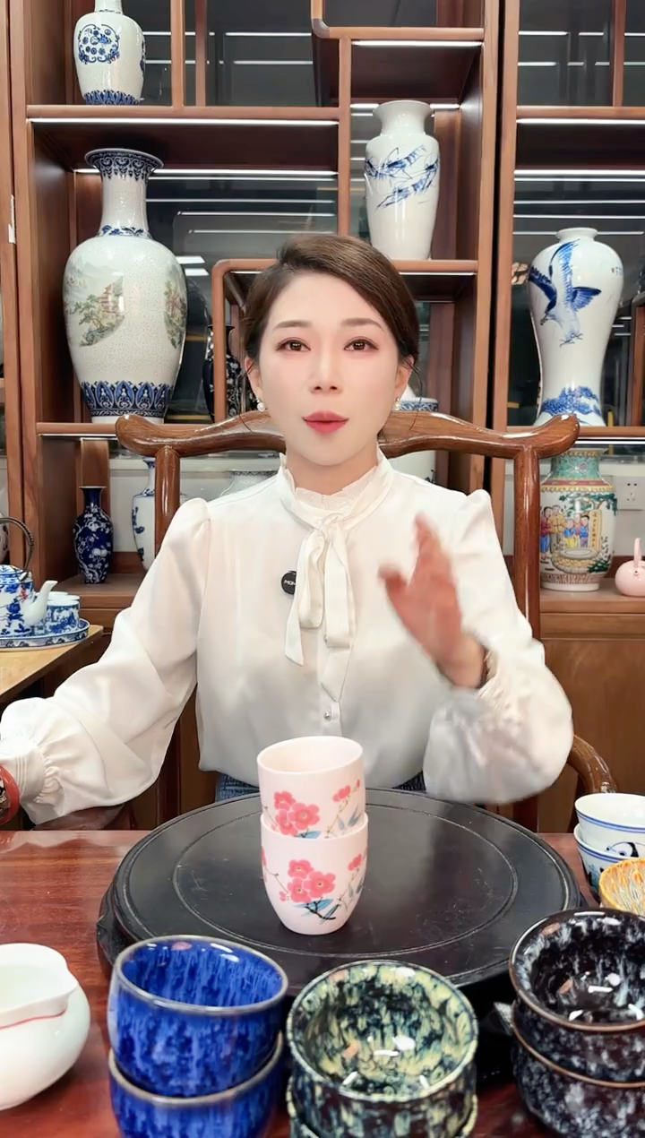 A05景德镇红稀稀翠竹红梅铃铛杯两只