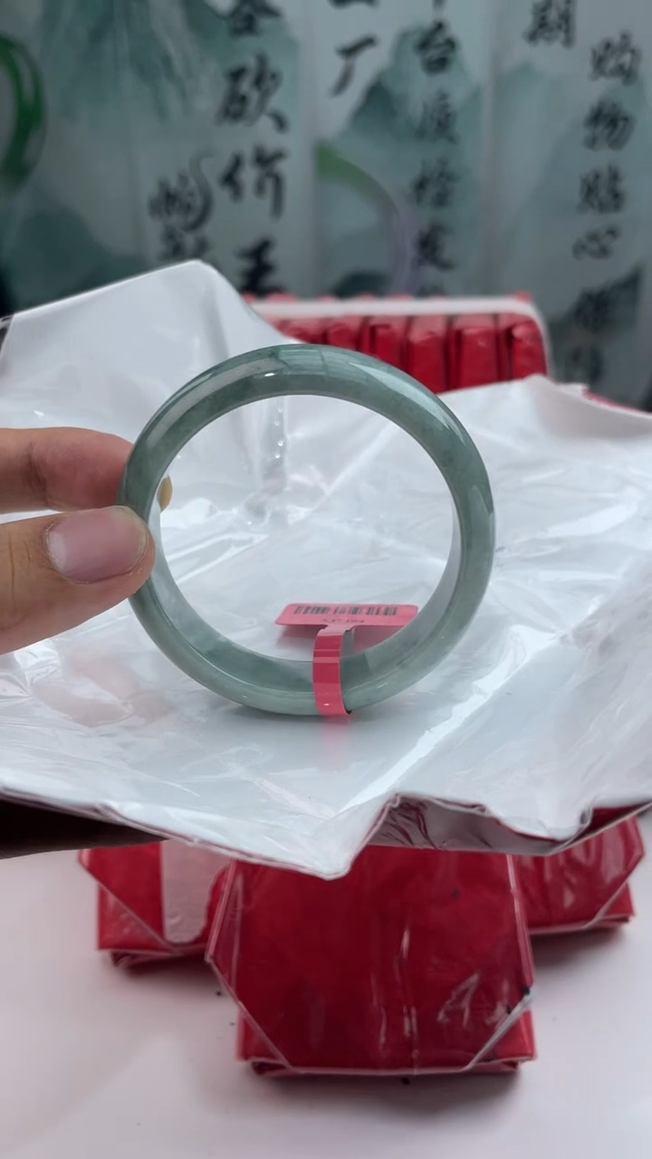 【闪购商品】翡翠手镯未镶嵌1翡翠手镯（微瑕）
