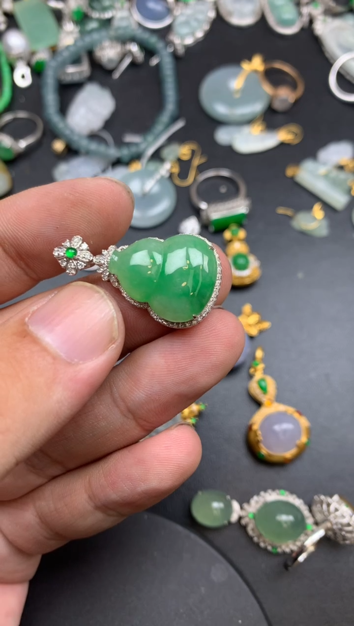 颈饰18K金镶嵌翡翠丽*乐乐麻麻商品不退不换