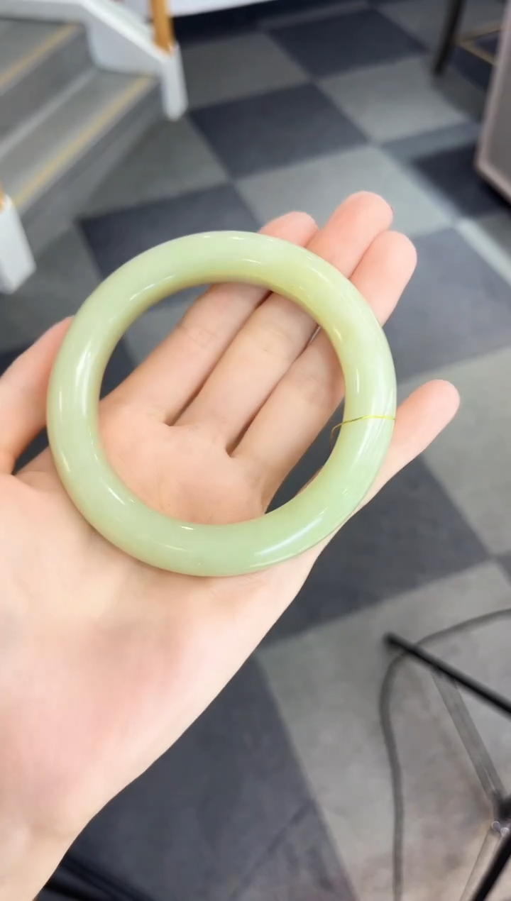 【闪购商品】和田玉手镯未镶嵌若羌青黄口有纹 多样性发其一