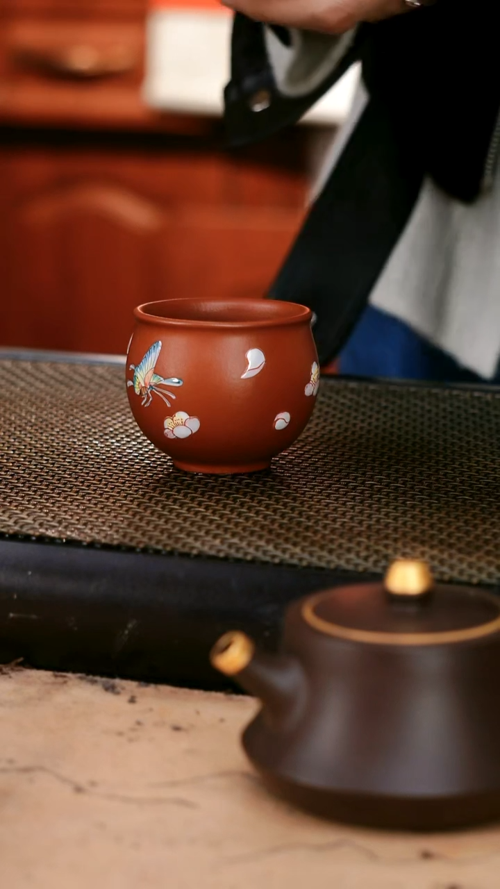 茶壶紫砂朱泥大红袍珐琅彩蝶恋花主人杯