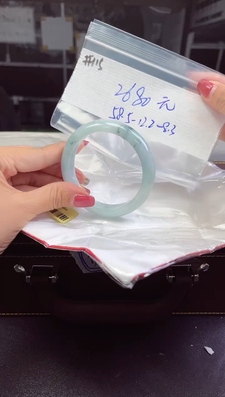 【闪购商品】翡翠手镯未镶嵌手镯   115