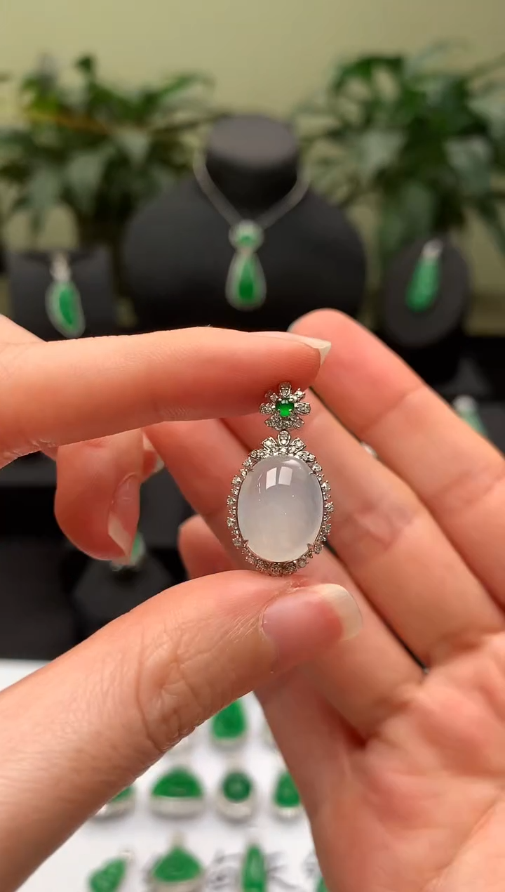 【闪购商品】翡翠颈饰18K金镶嵌冰蛋