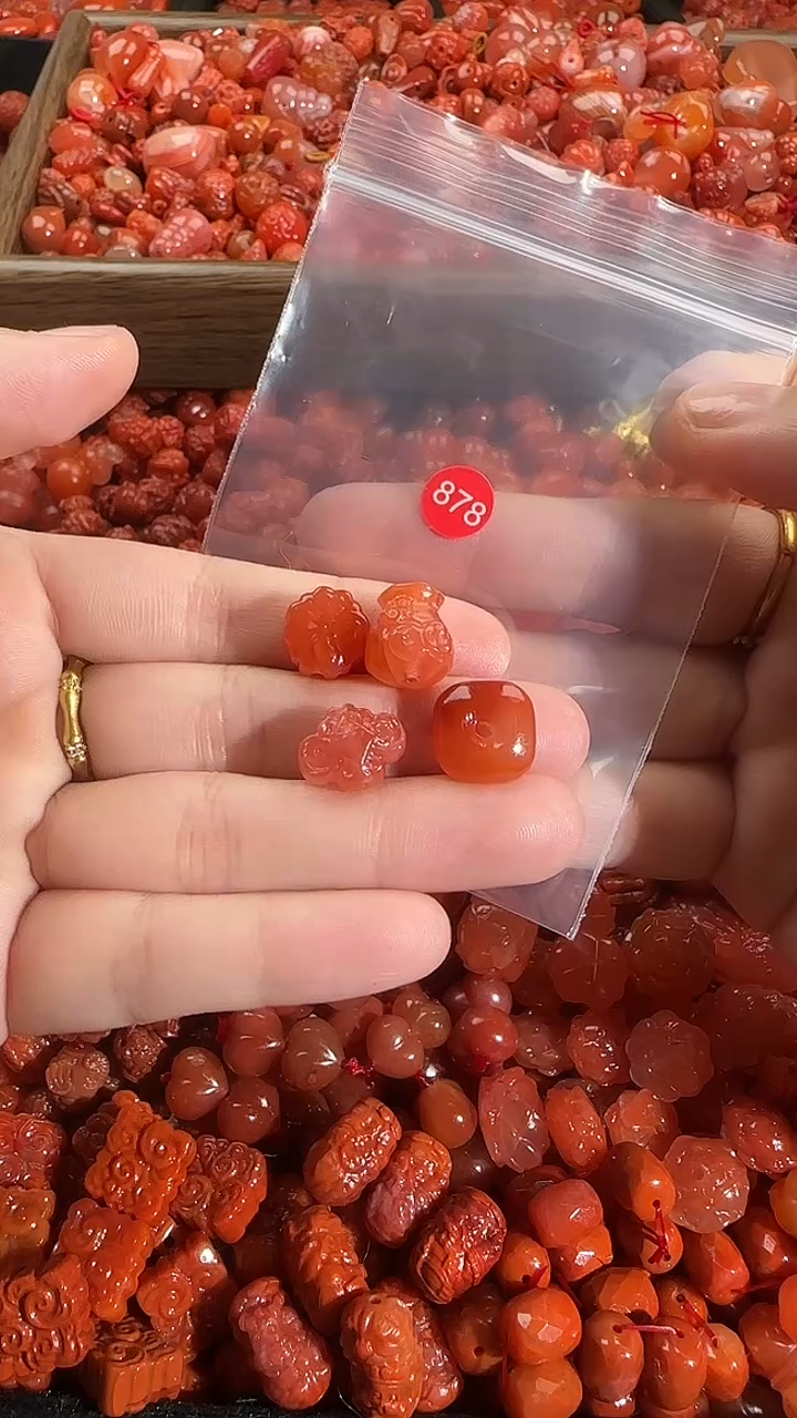 颈饰未镶嵌南红玛瑙1