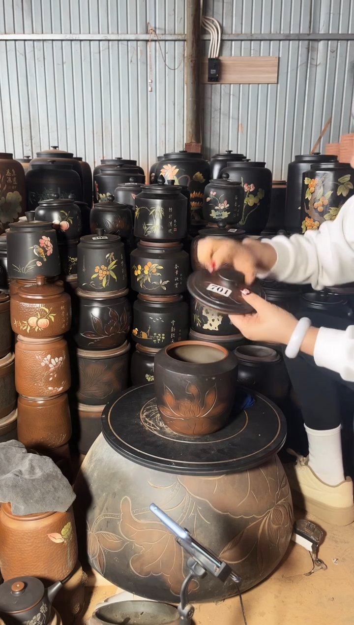 【闪购商品】壶瑕疵茶叶罐 方尖荷花 701