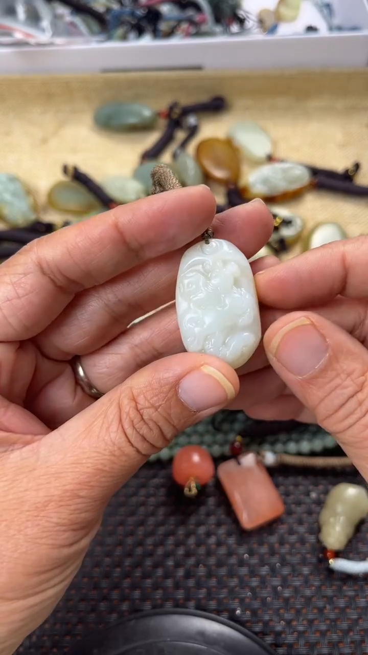 【闪购商品】和田玉颈饰未镶嵌多样性发货没有证书拍一发一有瑕