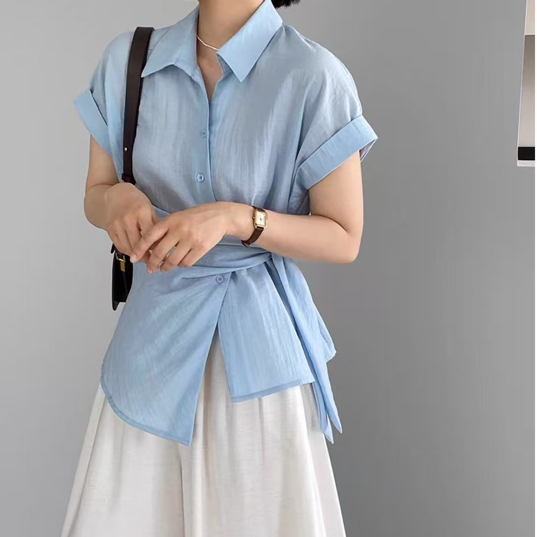 【艾萱萱】3602款浅色小飞袖不规则绑带衬衫女约62