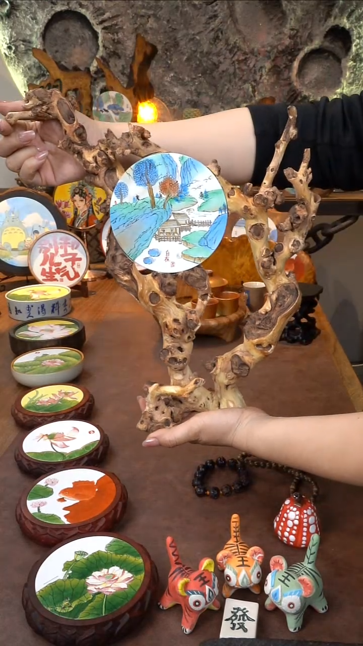 陶瓷釉上彩瓷片金丝红木摆台+