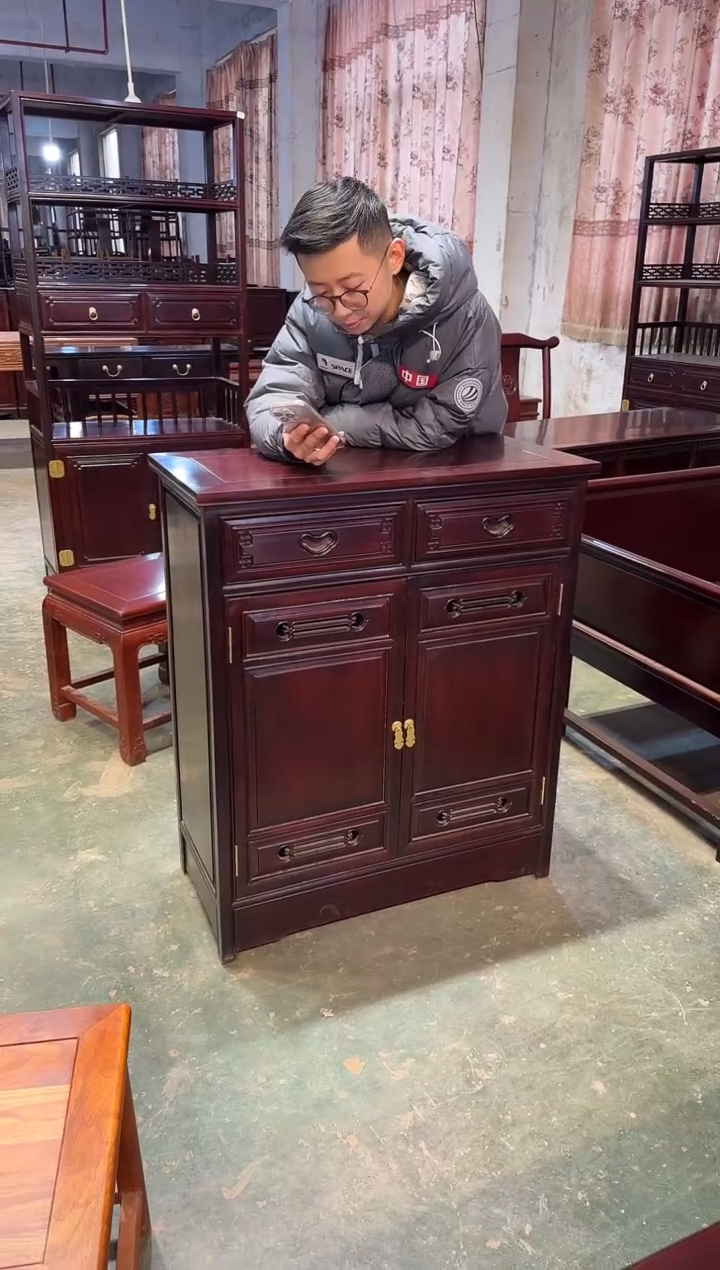 黑酸枝木类成套家具双门鞋柜
