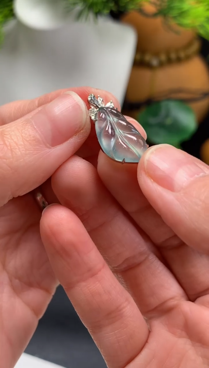 颈饰18K金镶嵌翡翠灵*---100339