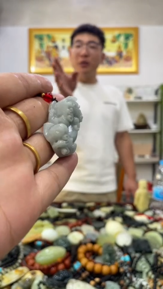 未镶嵌岫玉吊坠 