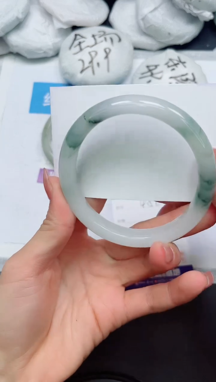 【闪购商品】石英质玉手镯未镶嵌450