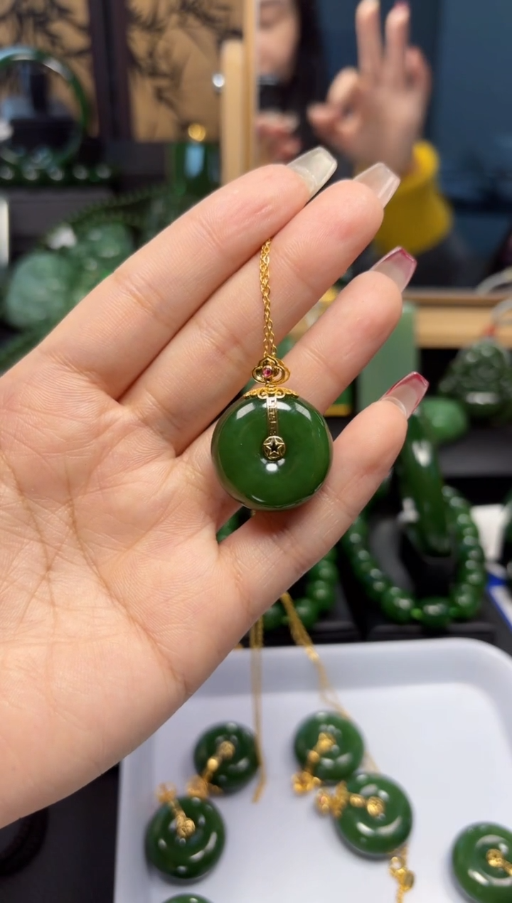 【闪购商品】和田玉（碧玉）吊坠(赠链)18K金镶嵌1