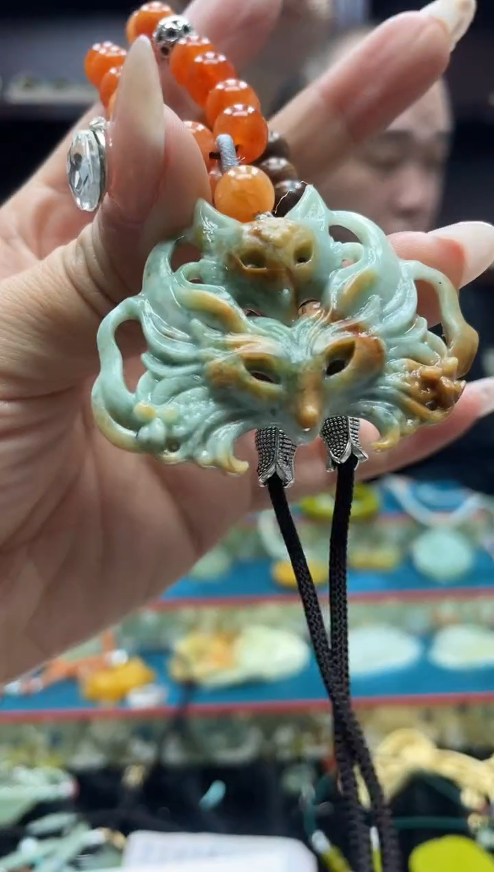 未镶嵌岫玉吊坠·