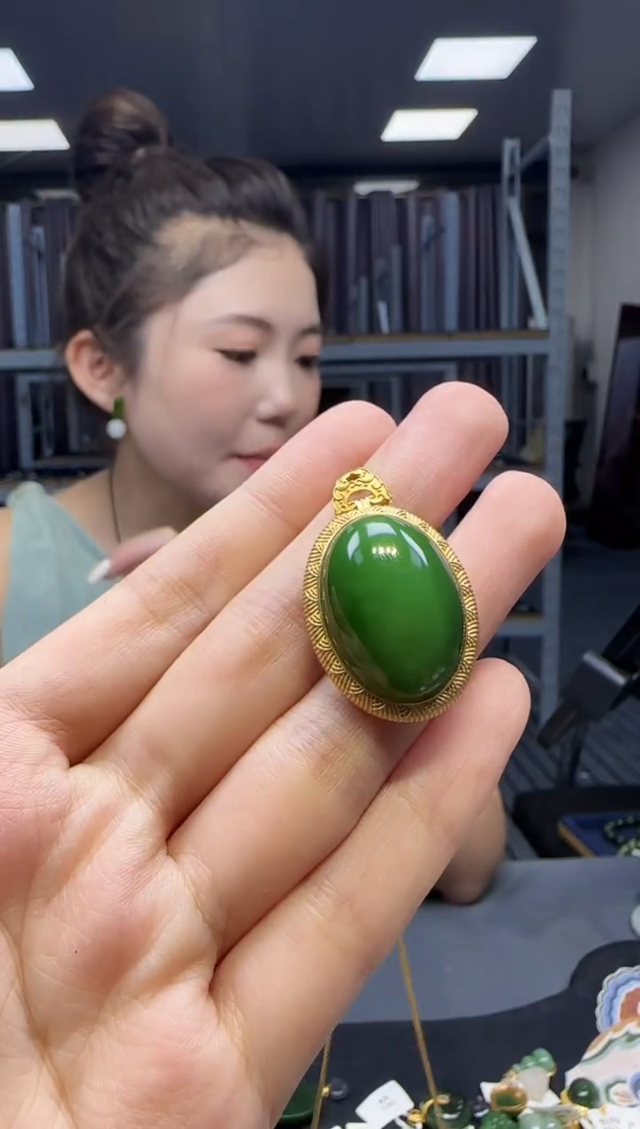 和田玉18K金镶嵌挂件1