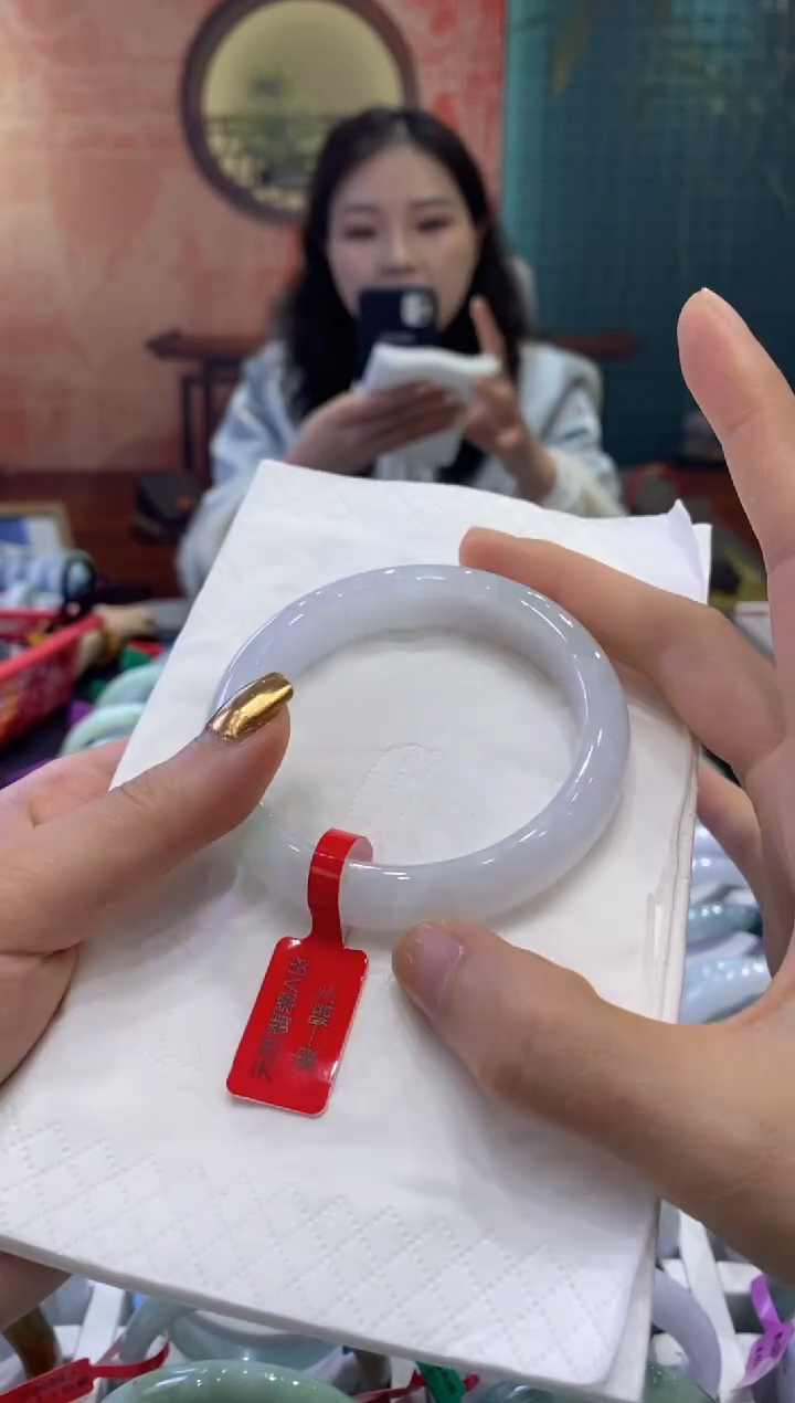 【闪购商品】翡翠手镯未镶嵌多人18142