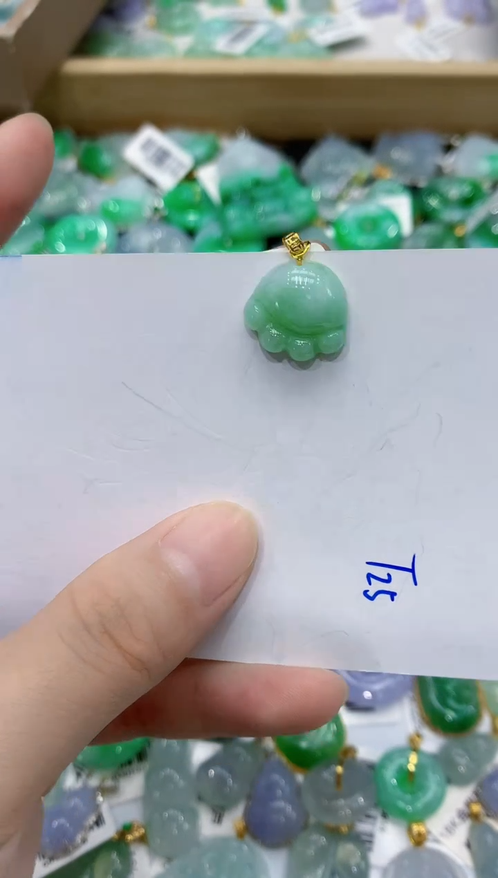 翡翠18K金镶嵌颈饰111111111