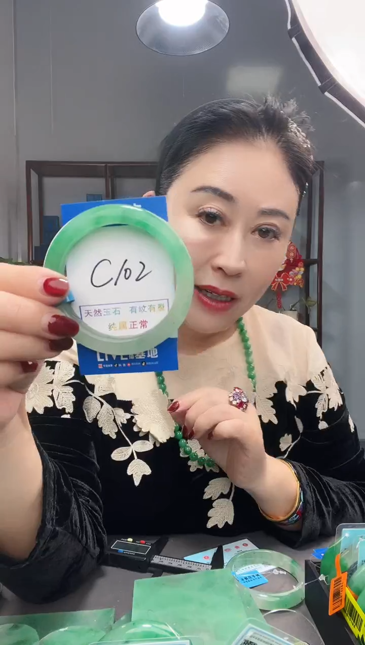 【闪购商品】石英质玉手镯未镶嵌1