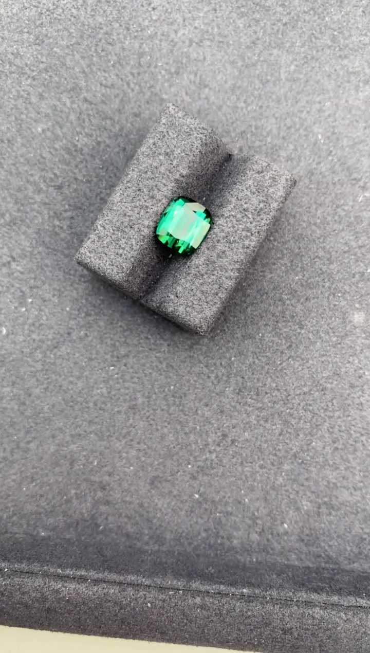 【闪购商品】碧玺裸石未镶嵌2.6ct绿碧玺