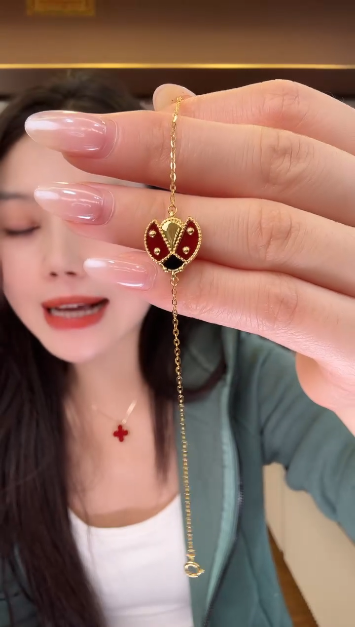 18K金镶嵌手链玛瑙/玉髓瓢虫手链